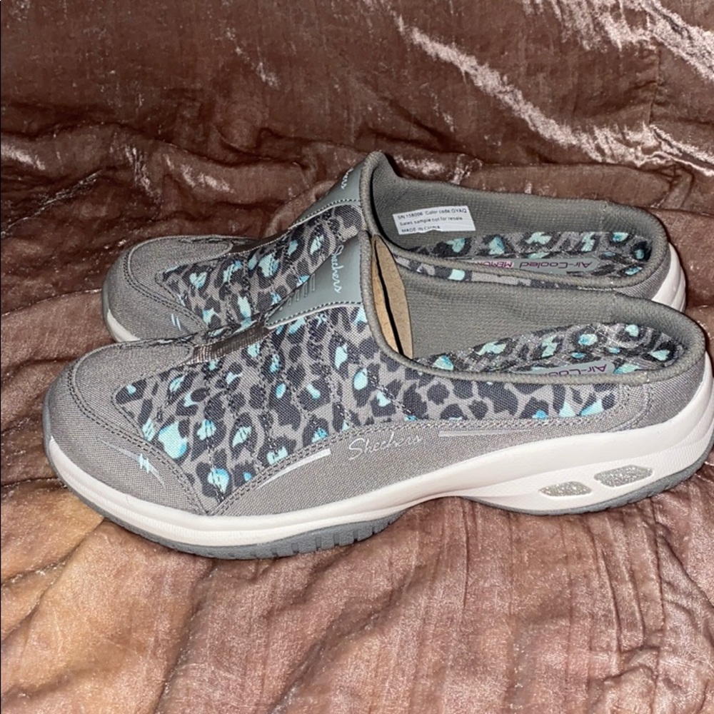 Slip-ons - Picture 2 of 5